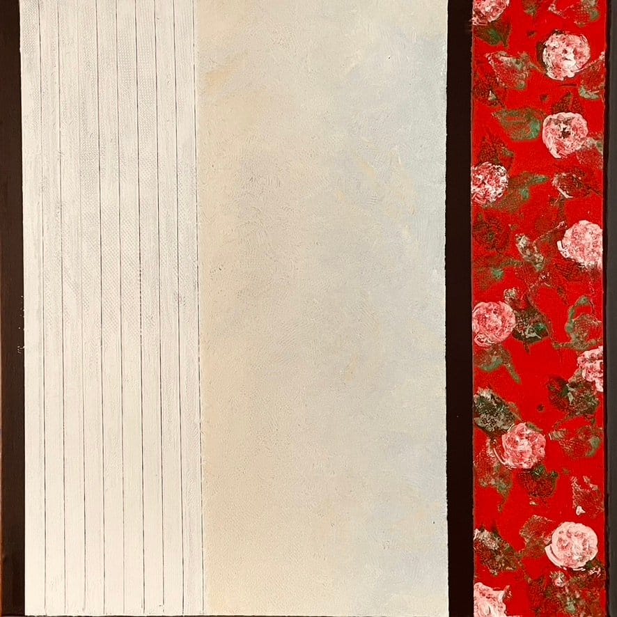 A roses blanches fond rouge